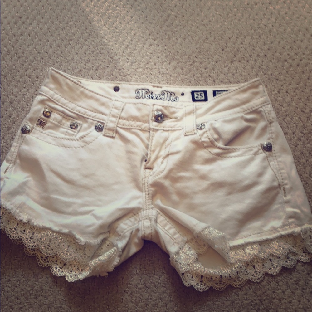 Miss me white lace shorts ‼️Going to resale shop‼️